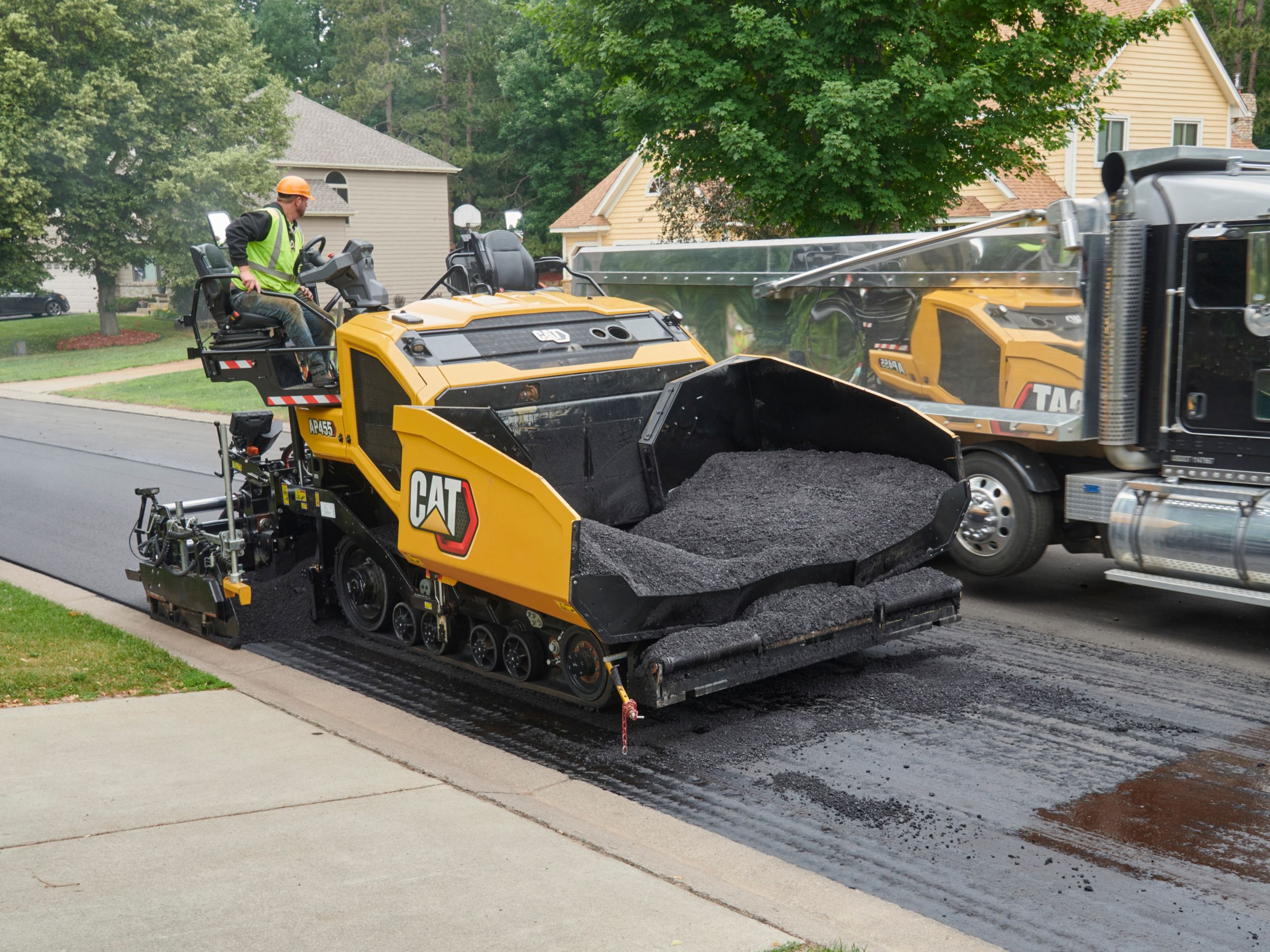 Track-Asphalt-Paver